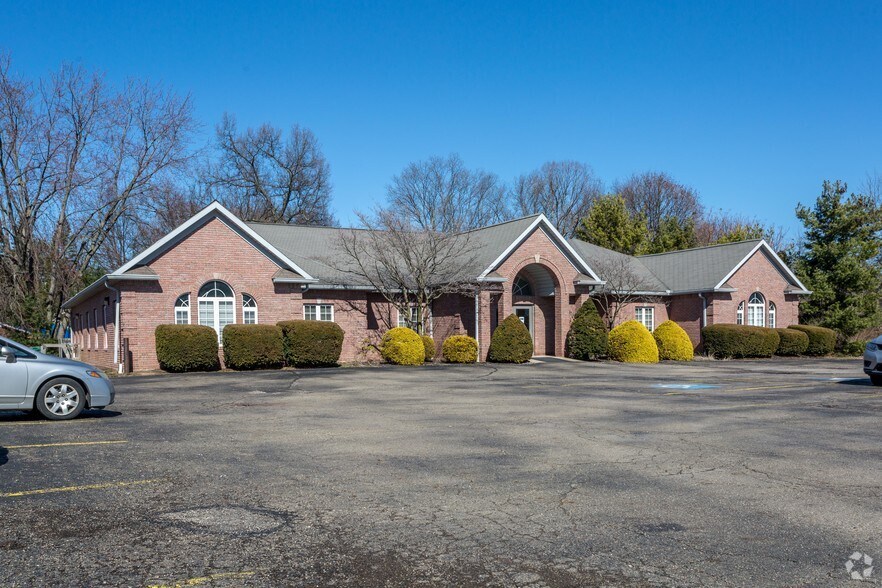 739 Graham Rd, Stow, OH 44224