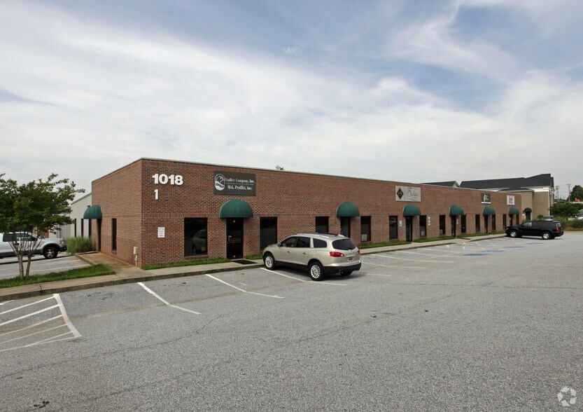 1018 S Batesville Rd, Greer, SC 29650