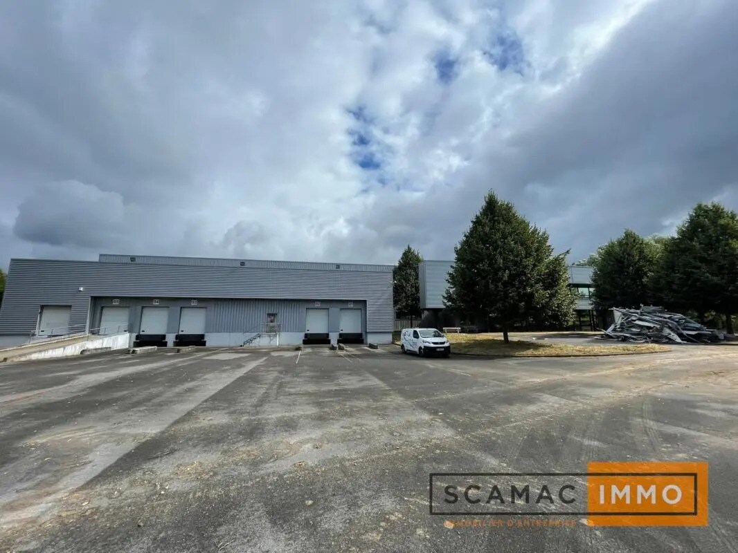 Office in Wissous for lease Building Photo- Image 1 of 11