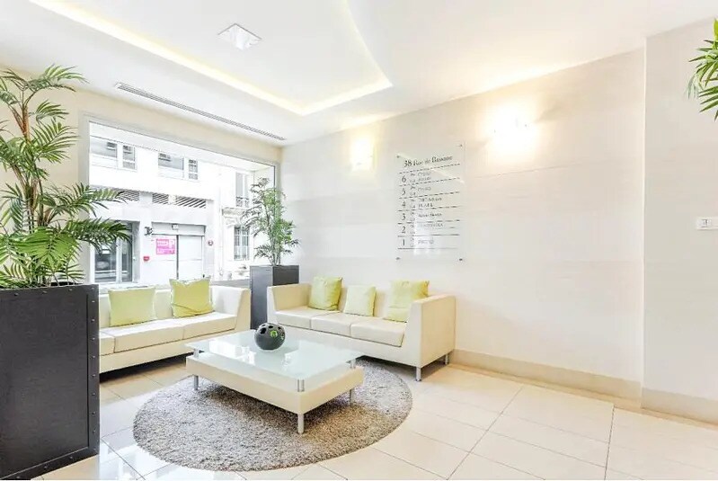38 Rue De Bassano, Paris for lease - Building Photo - Image 3 of 15