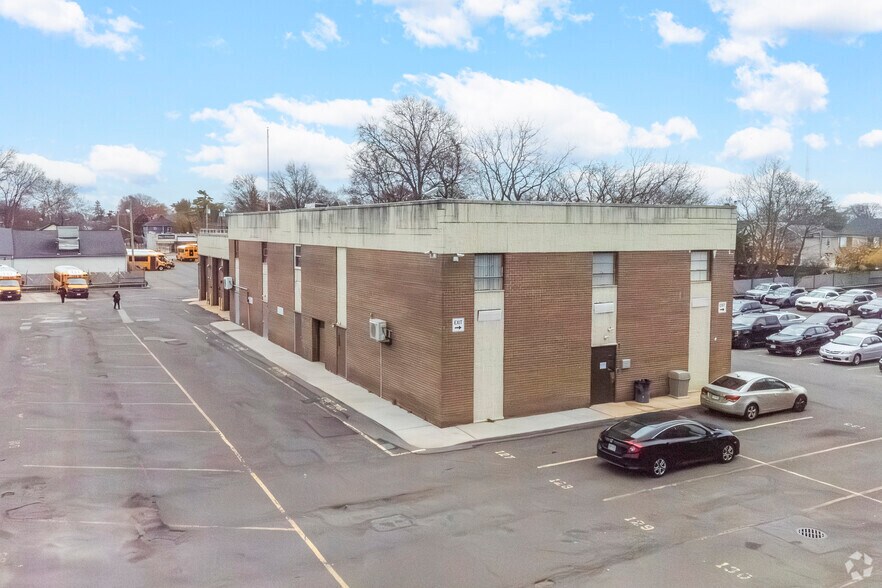 141 Henry St, Hempstead, NY for sale - Primary Photo - Image 1 of 1