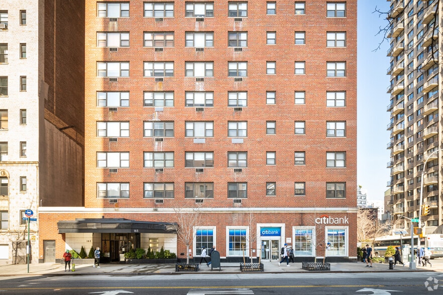 165 E 72nd St, New York, NY for lease - Building Photo - Image 3 of 9