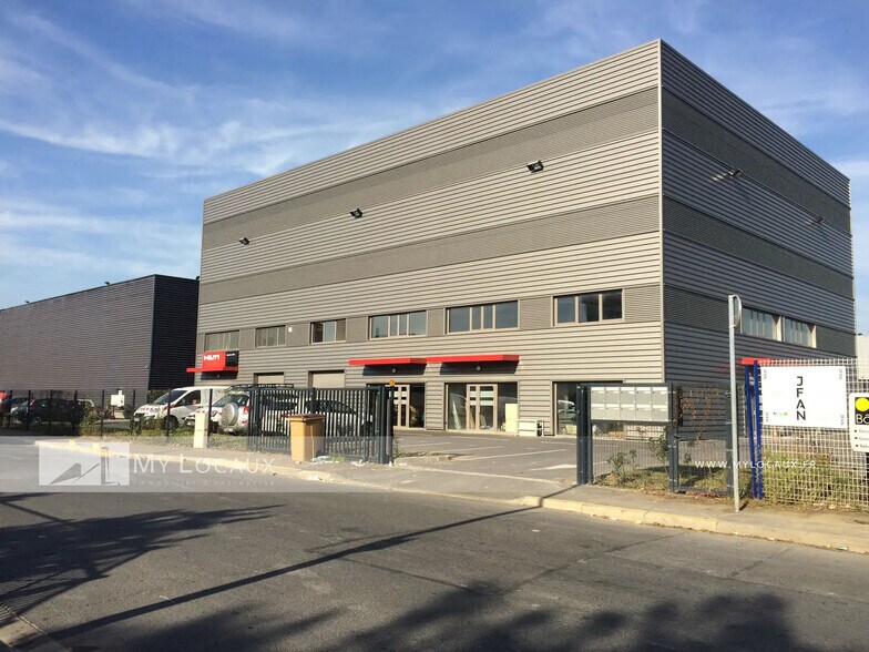 Flex in Villeneuve-la-Garenne for lease - Building Photo - Image 1 of 6