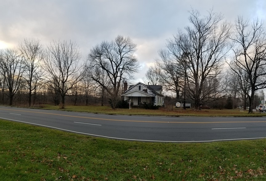 6270 W US 40, Stilesville, IN 46180