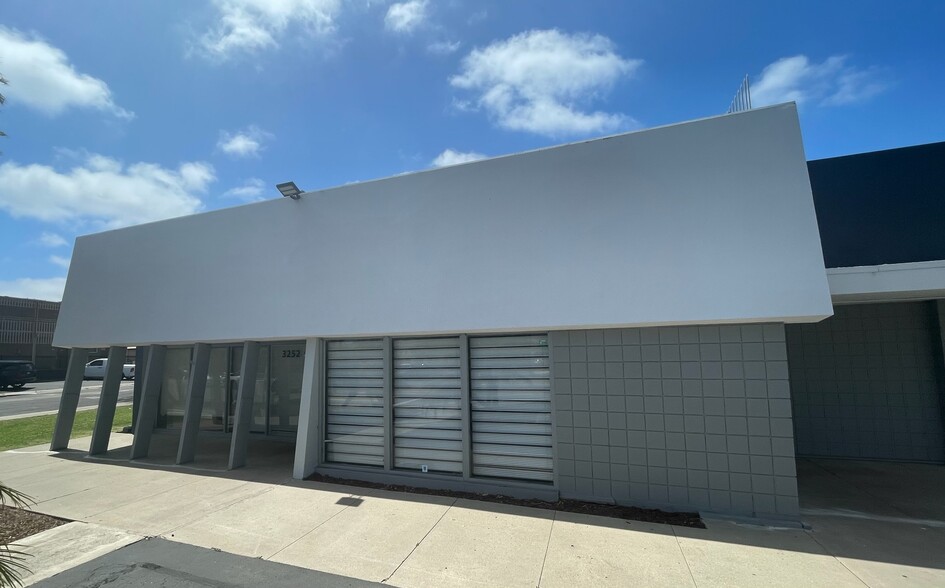 3252-3276 Rosecrans St, San Diego, CA for lease - Building Photo - Image 1 of 9