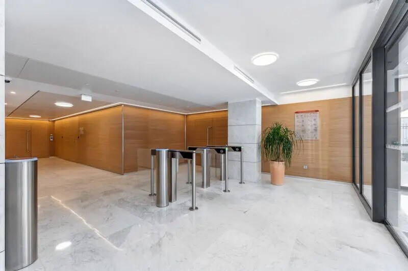 27 Rue Des Poissonniers, Neuilly-sur-Seine for lease - Lobby - Image 3 of 6