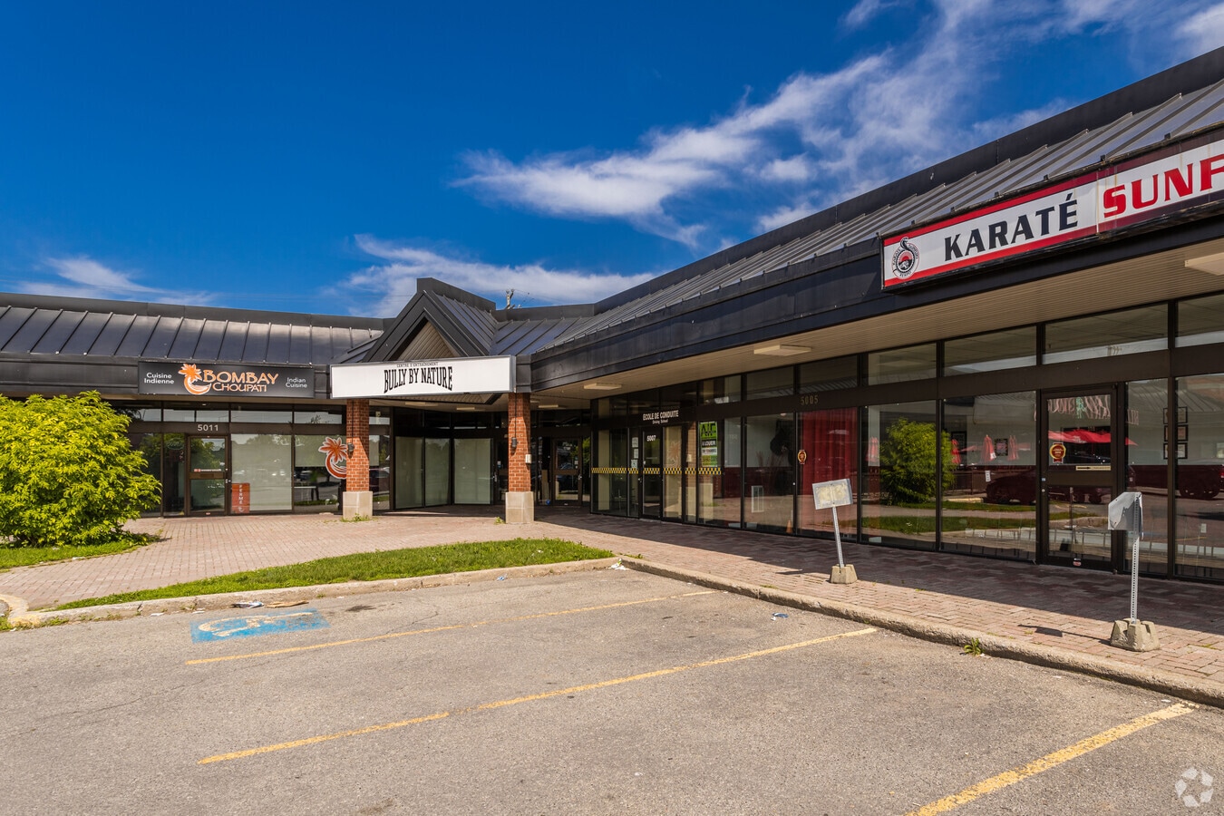 49935021 Boul Des Sources, Pierrefonds, QC H8Y 3E3 Retail for Lease