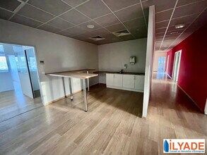 Office in Aubagne for sale Interior Photo- Image 2 of 7