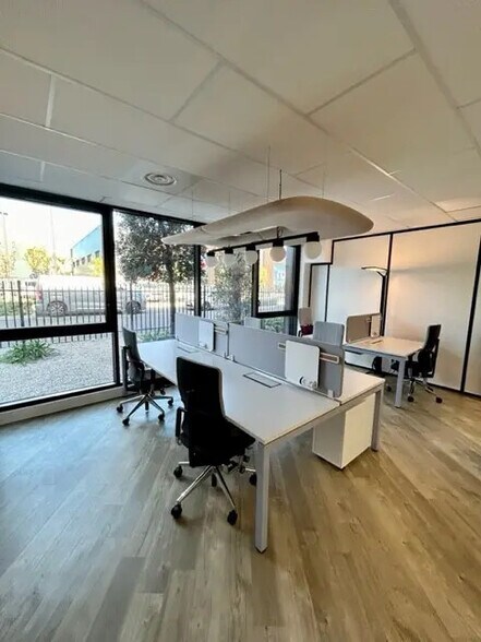 Office in Mauguio for lease - Building Photo - Image 2 of 30