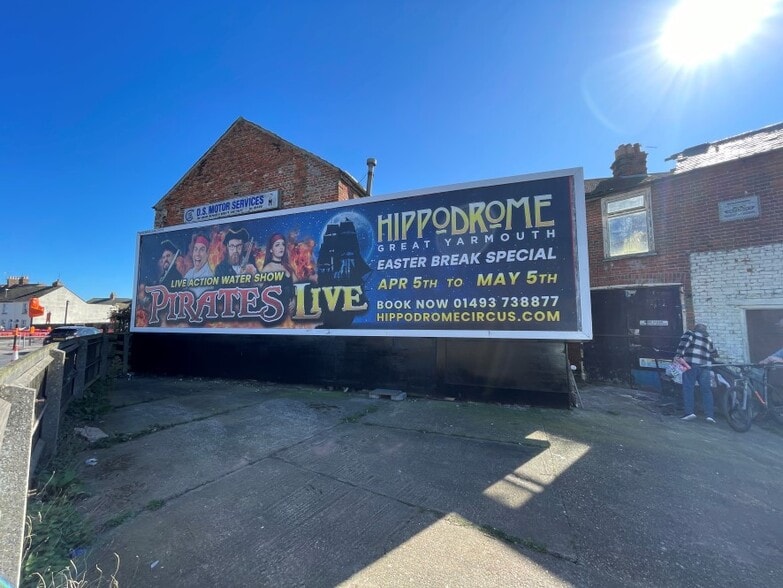 13 Priory Plain, Great Yarmouth for sale - Building Photo - Image 2 of 8