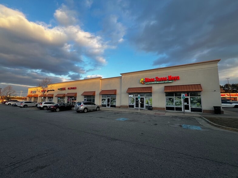 13905-14041 Jefferson Davis Hwy, Woodbridge, VA for lease - Building Photo - Image 2 of 3