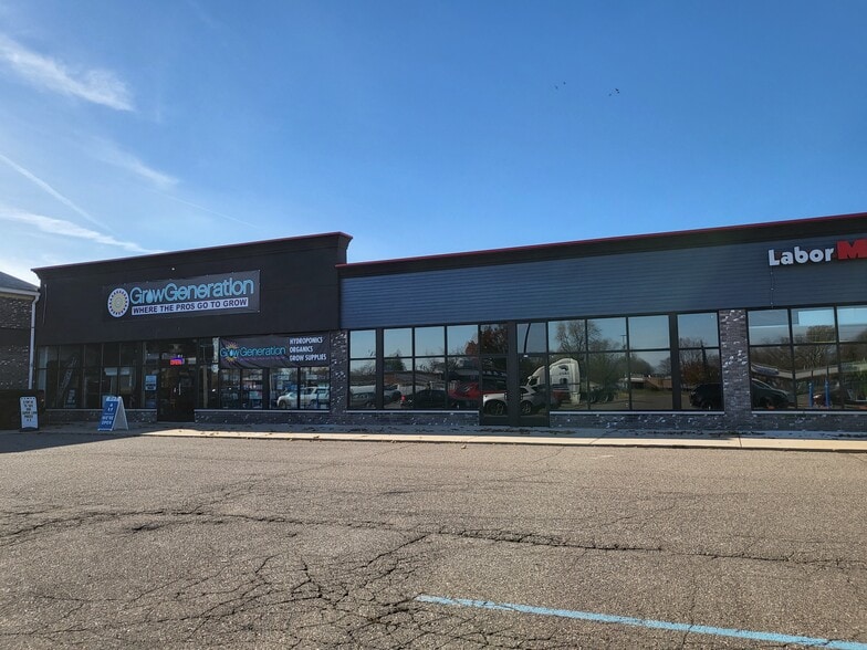 8200-8234 Telegraph Rd, Taylor, MI for lease - Building Photo - Image 1 of 3