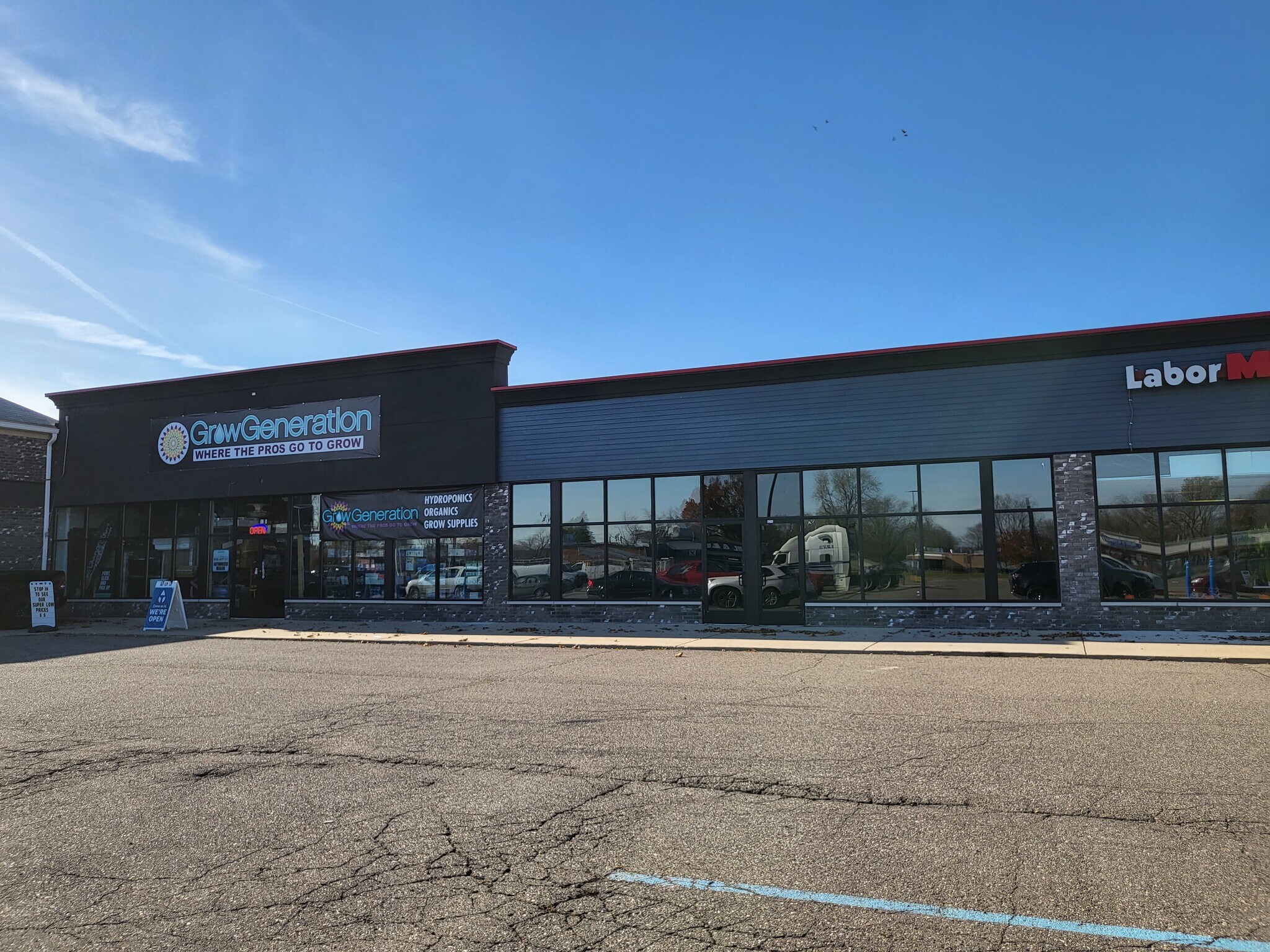 8200-8234 Telegraph Rd, Taylor, MI for lease Building Photo- Image 1 of 4