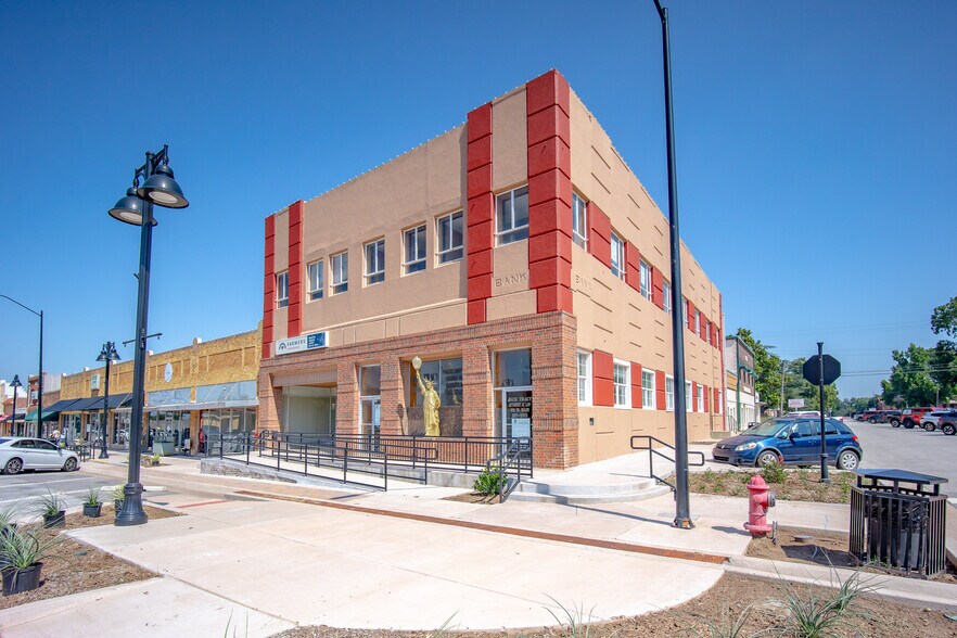 201-203 W Main St, Purcell, OK for sale - Building Photo - Image 1 of 56