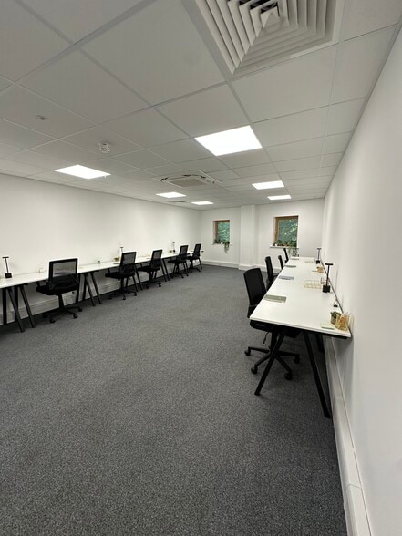 Derby Sq, Epsom for lease - Building Photo - Image 2 of 16