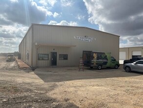 764 Soechting Rd, New Braunfels, TX for lease Interior Photo- Image 2 of 3