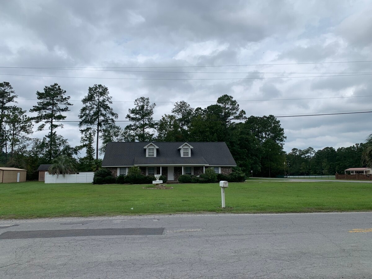 2893 Little Neck Rd, Bloomingdale, GA 31302