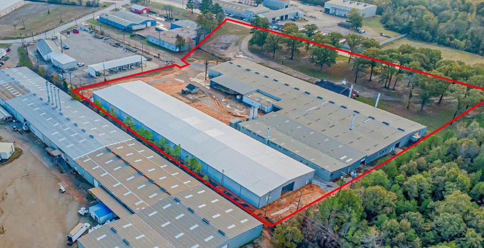 500 Austin Ave, Henderson, TX for sale - Building Photo - Image 2 of 6