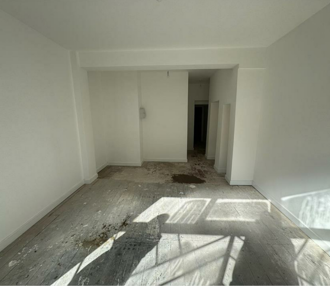 Gaol Rd, Stafford for lease - Interior Photo - Image 2 of 3