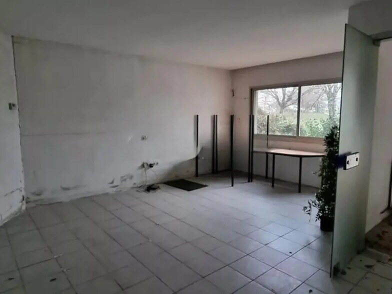 Industrial in BRIVE-LA-GAILLARDE for lease - Interior Photo - Image 3 of 3