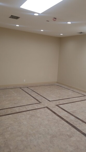 7350 Reseda Blvd, Reseda, CA for lease - Interior Photo - Image 3 of 12