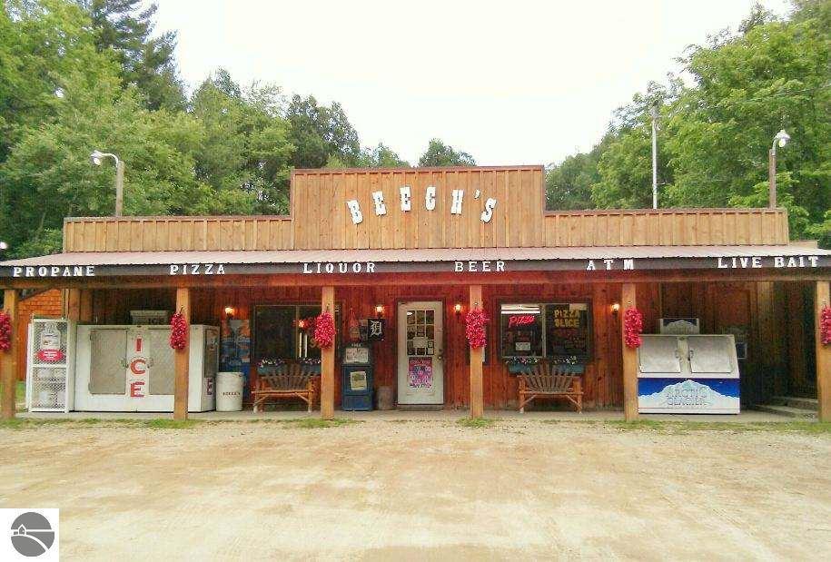 1750 N Littlefield Rd, Weidman, MI 48893