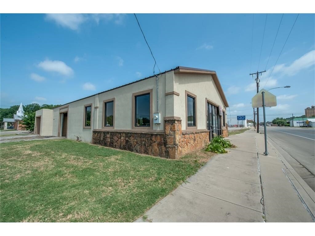 612 S Oak Ave, Mineral Wells, TX for sale Building Photo- Image 1 of 1