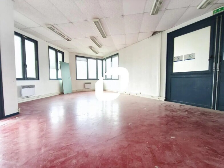 Flex in Créteil for lease - Building Photo - Image 3 of 17