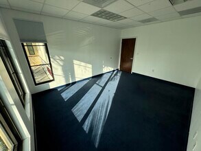 4900 S University Dr, Davie, FL for lease Interior Photo- Image 2 of 4