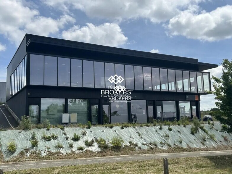 Retail in L'ISLE-JOURDAIN for lease - Building Photo - Image 1 of 10