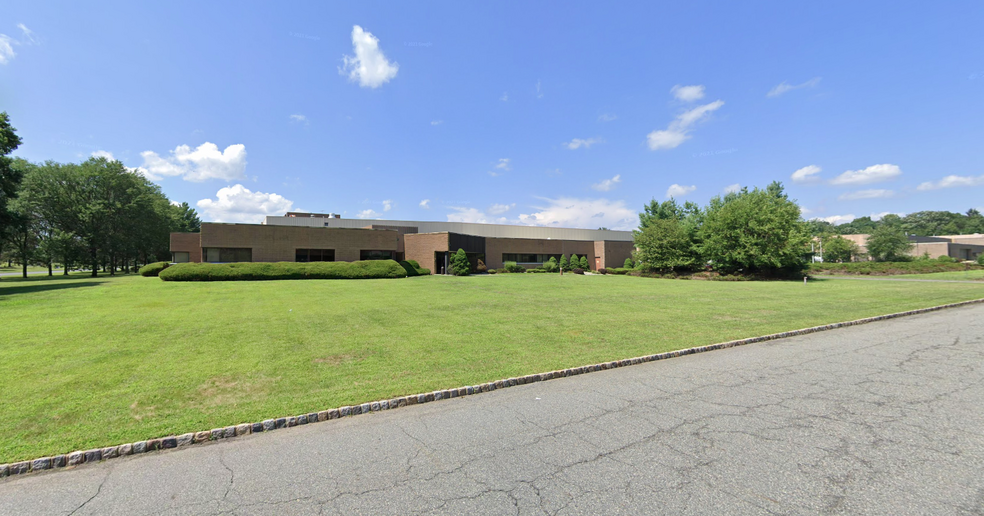 2 Dedrick Pl, West Caldwell, NJ for lease - Building Photo - Image 1 of 12