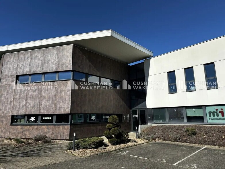 Office in Schiltigheim for lease - Building Photo - Image 1 of 11