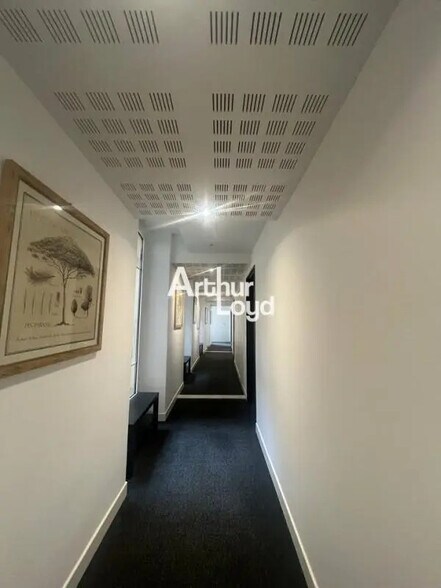 Office in Nice for lease - Interior Photo - Image 2 of 8