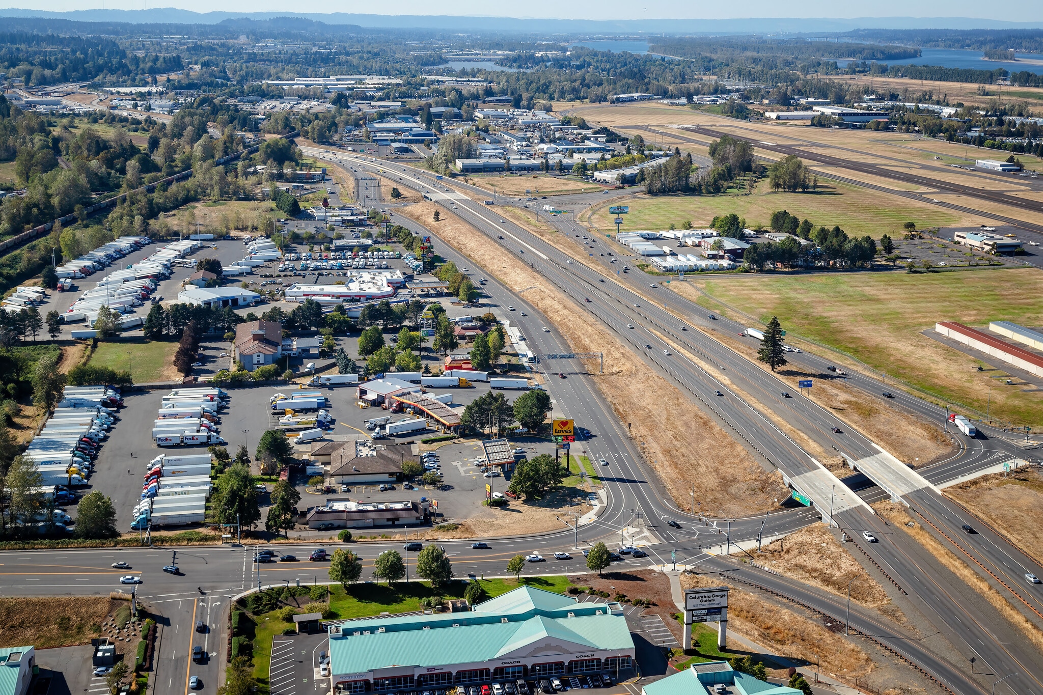 557 NW Phoenix Dr, Troutdale, OR 97060 Shari's Restaurant