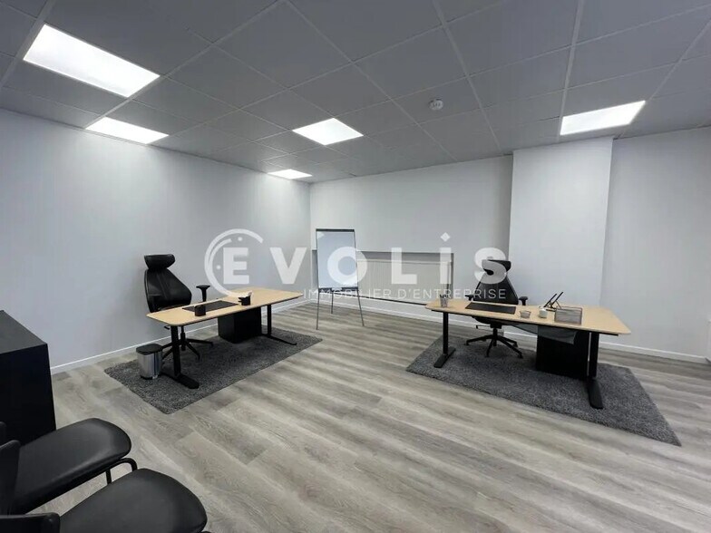 Office in Neuilly-sur-Marne for lease - Interior Photo - Image 2 of 8