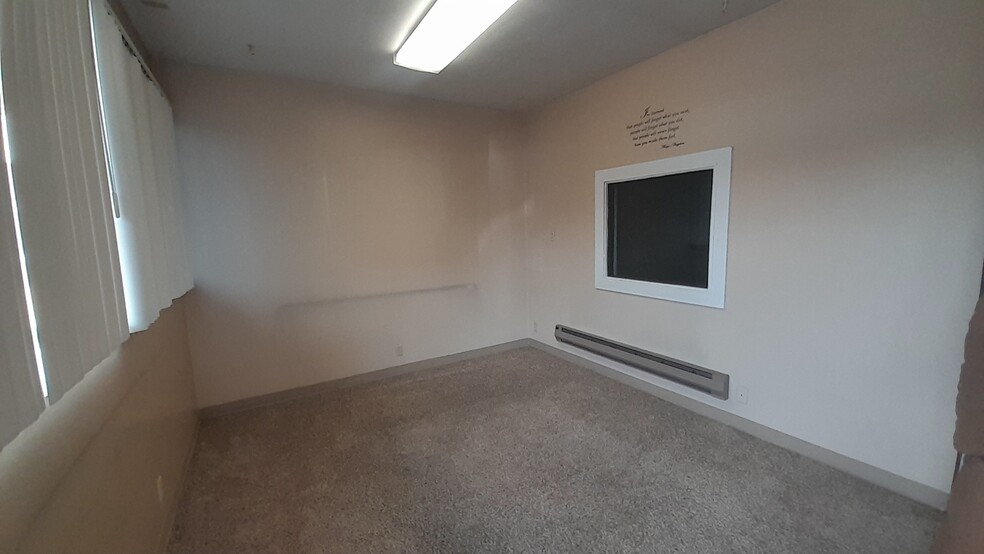 124-124 Vista Way, Kennewick, WA for lease - Interior Photo - Image 2 of 6