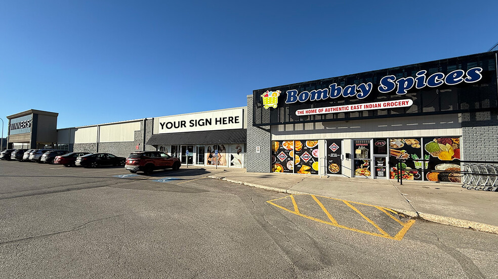 2065-2127 Pembina Hwy, Winnipeg, MB for lease - Primary Photo - Image 1 of 8