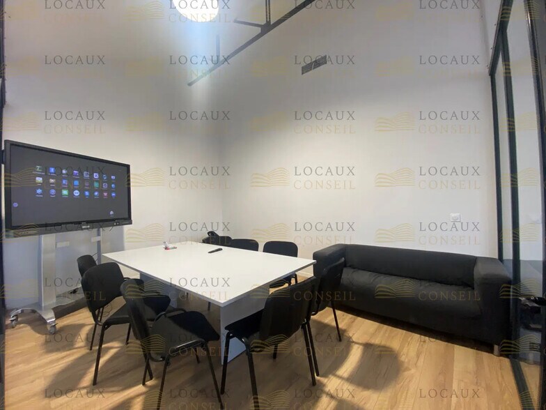 Office in Argenteuil for lease - Interior Photo - Image 2 of 7