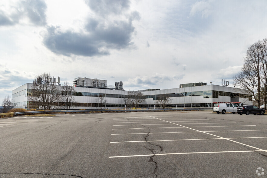 690 Canton St, Westwood, MA for lease - Primary Photo - Image 1 of 5