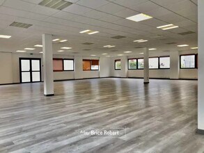 Office in Saint-Priest for lease Interior Photo- Image 2 of 3