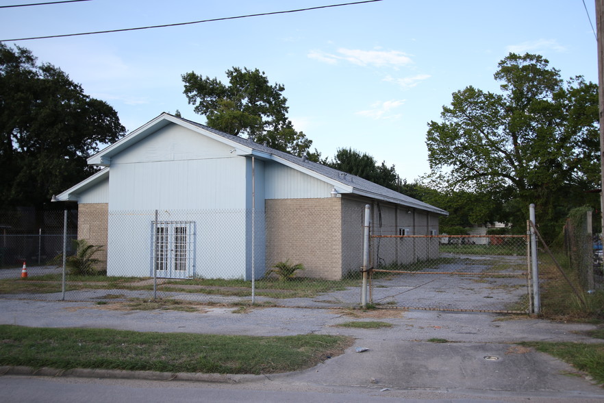 8416 E Hardy Rd, Houston, TX for sale - Primary Photo - Image 1 of 1