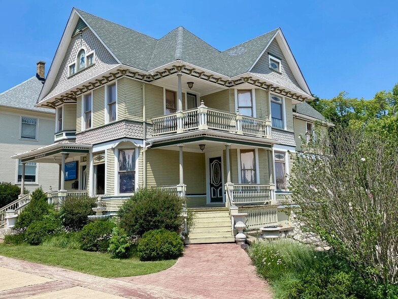 204 W Main St, Barrington, IL for sale - Building Photo - Image 2 of 10