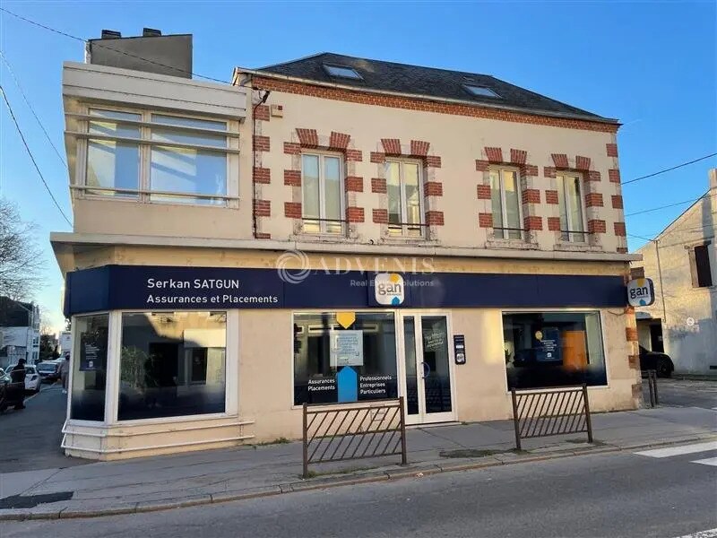 Retail in Orléans for lease Building Photo- Image 1 of 13