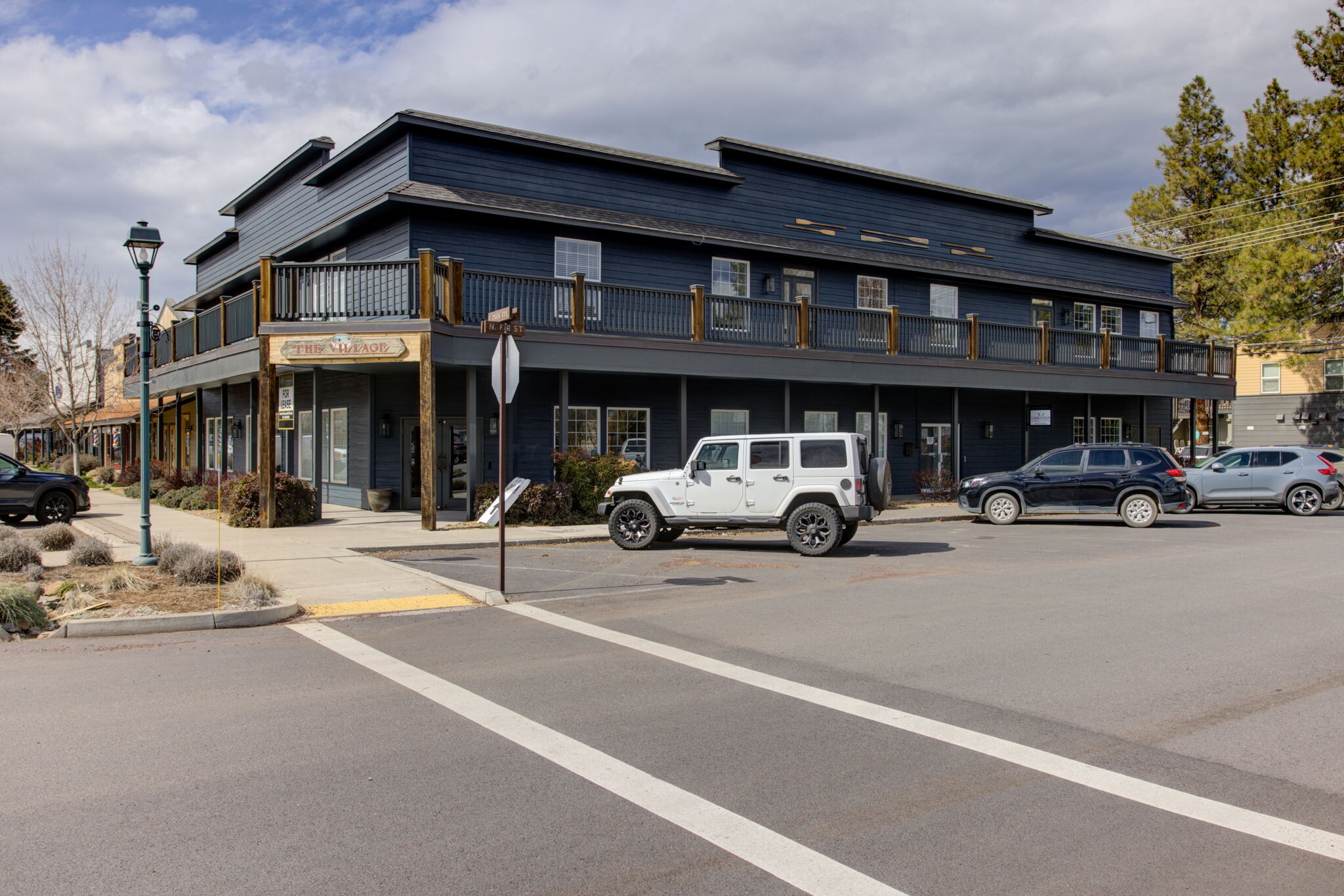 192 E Main Ave, Sisters, OR for lease Building Photo- Image 1 of 26