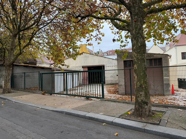 Flex in Villeneuve-Saint-Georges for sale - Building Photo - Image 2 of 7