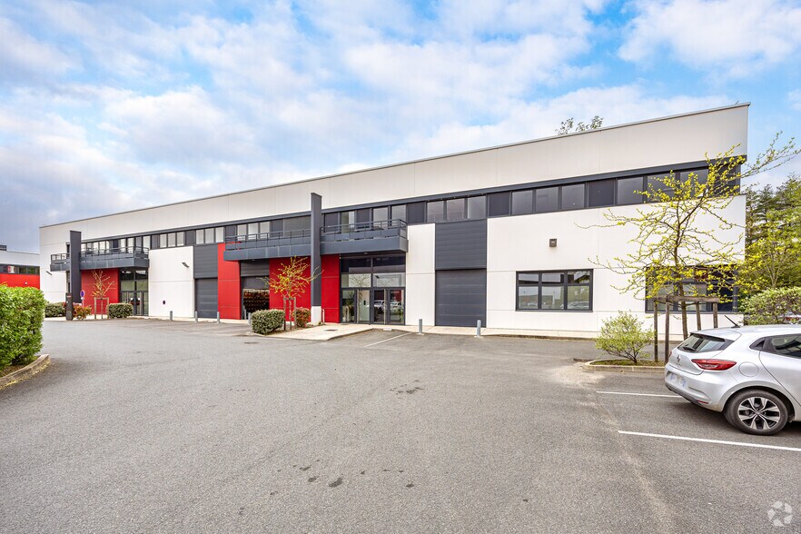 Flex in Dardilly for lease - Building Photo - Image 2 of 4