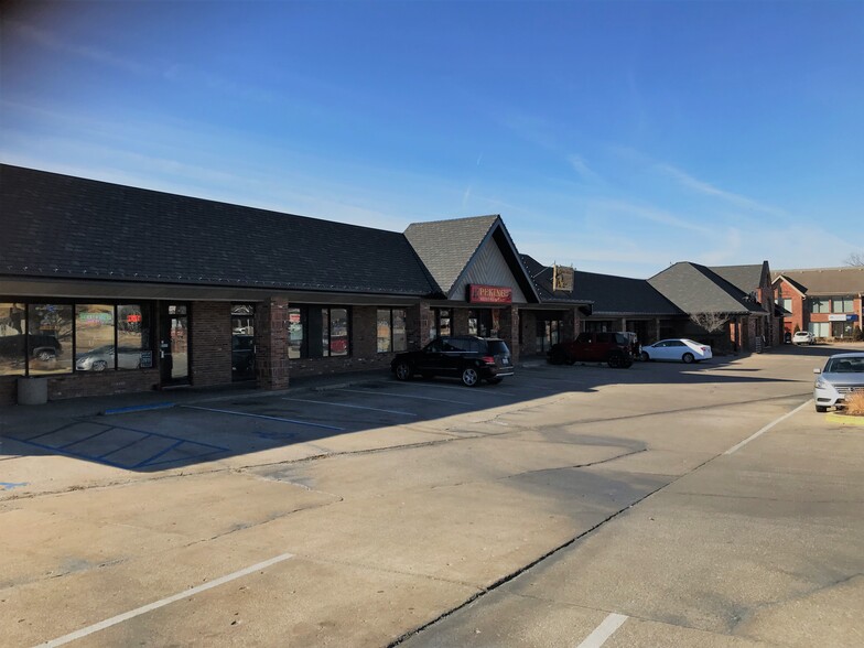 212 W Green Meadows Rd, Columbia, MO for lease - Primary Photo - Image 1 of 2