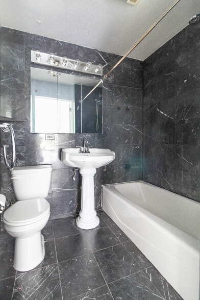 114 E 37th St, New York, NY for sale - Interior Photo - Image 3 of 28