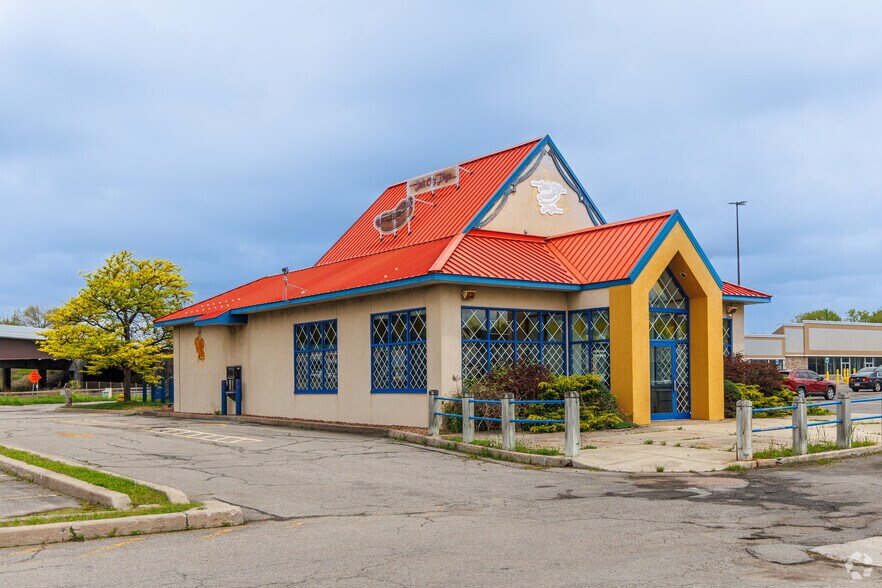 401 Northern Lights Plz, Mattydale, NY for sale - Primary Photo - Image 1 of 1