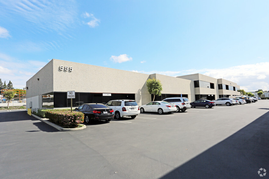 545-565 W Lambert Rd, Brea, CA for lease - Building Photo - Image 2 of 14